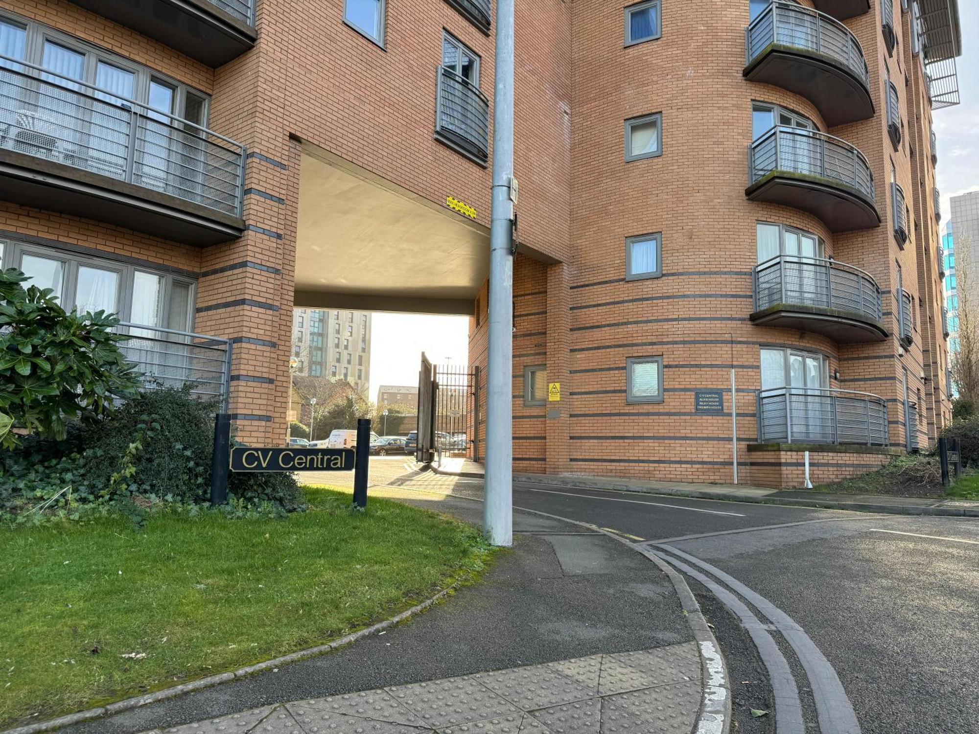 Triumph House - 3-Bed 2-Bath Apartment In Coventry City Centre By Covstays ภายนอก รูปภาพ