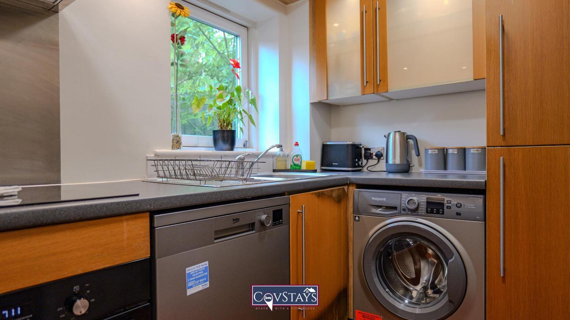 Triumph House - 3-Bed 2-Bath Apartment In Coventry City Centre By Covstays ภายนอก รูปภาพ