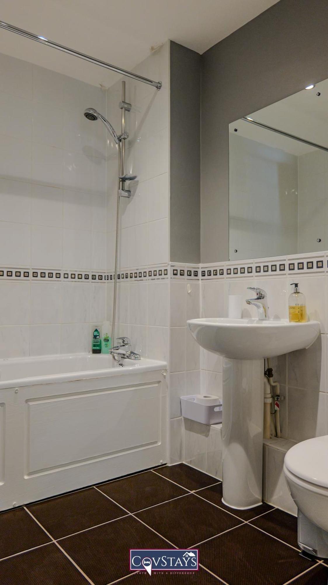 Triumph House - 3-Bed 2-Bath Apartment In Coventry City Centre By Covstays ภายนอก รูปภาพ
